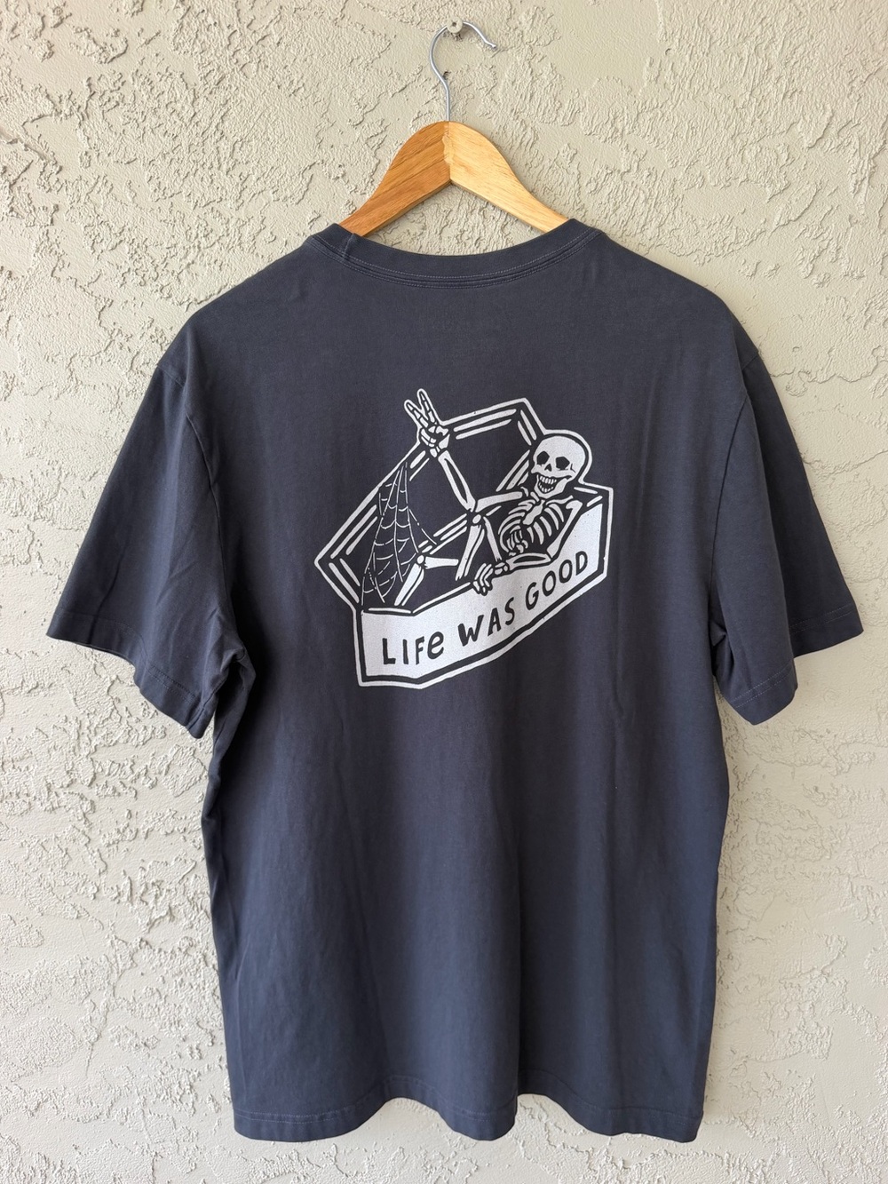 Life Is Good Skeleton Coffin Graphic T-Shirt L Black